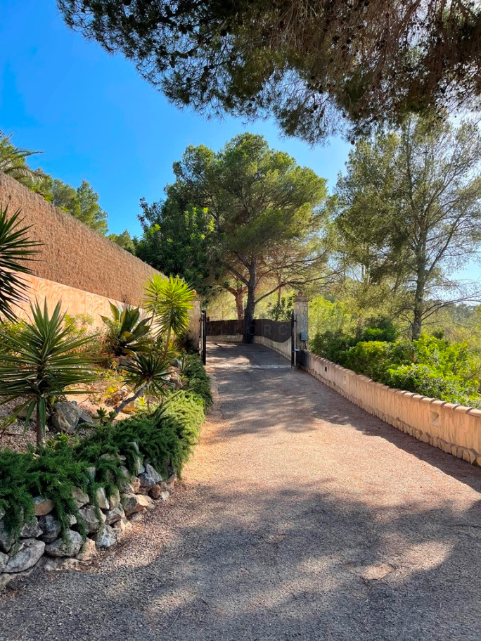 Ubicación privada: finca de ensueño muy bien cuidada para 2-3 generaciones en las afueras de – Foto 7