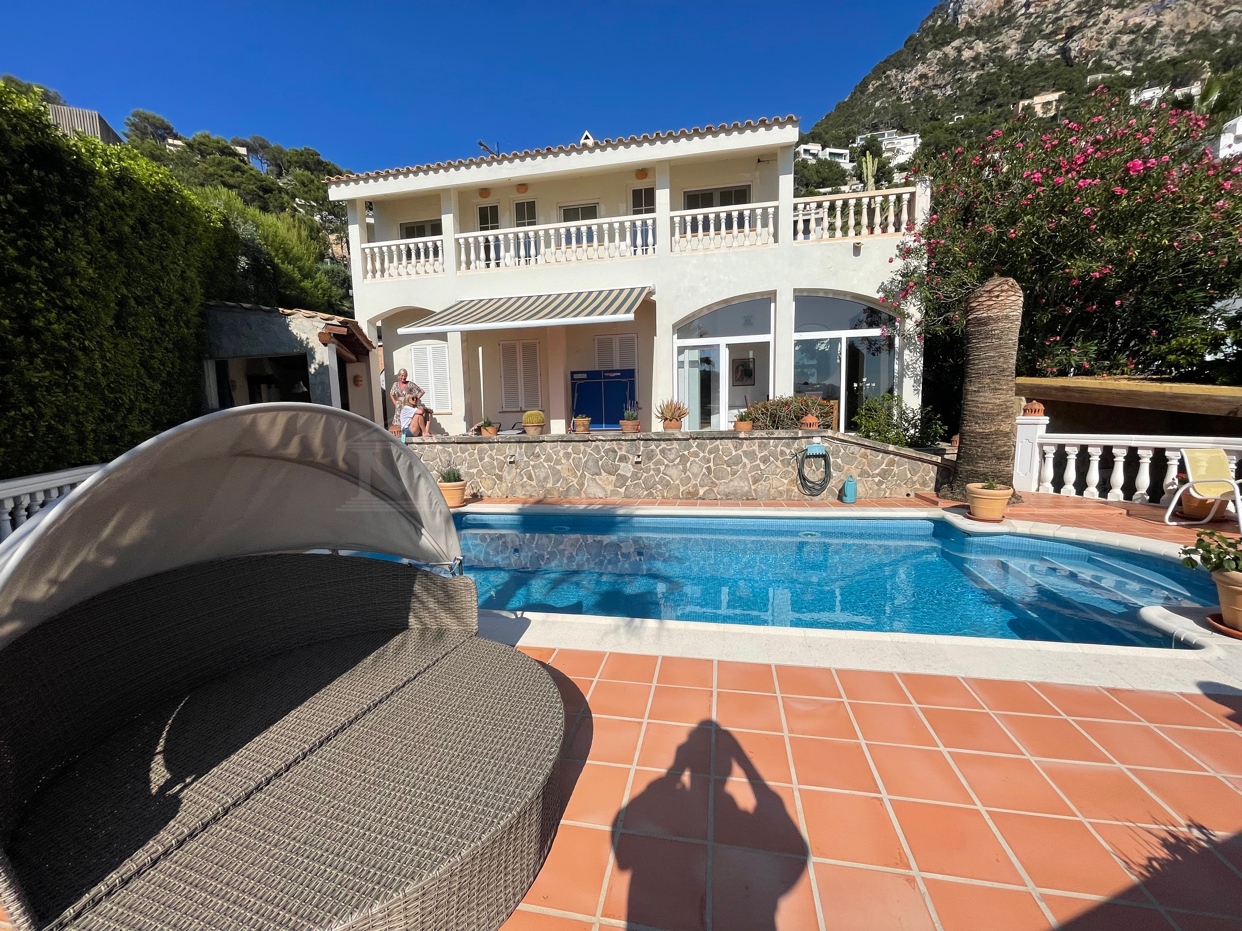 Villa near Beach Club Gran Folies—second line from the sea, featuring a guest house and 4 bedrooms—ready for you to renovate and enjoy in 2027! – Photo 2
