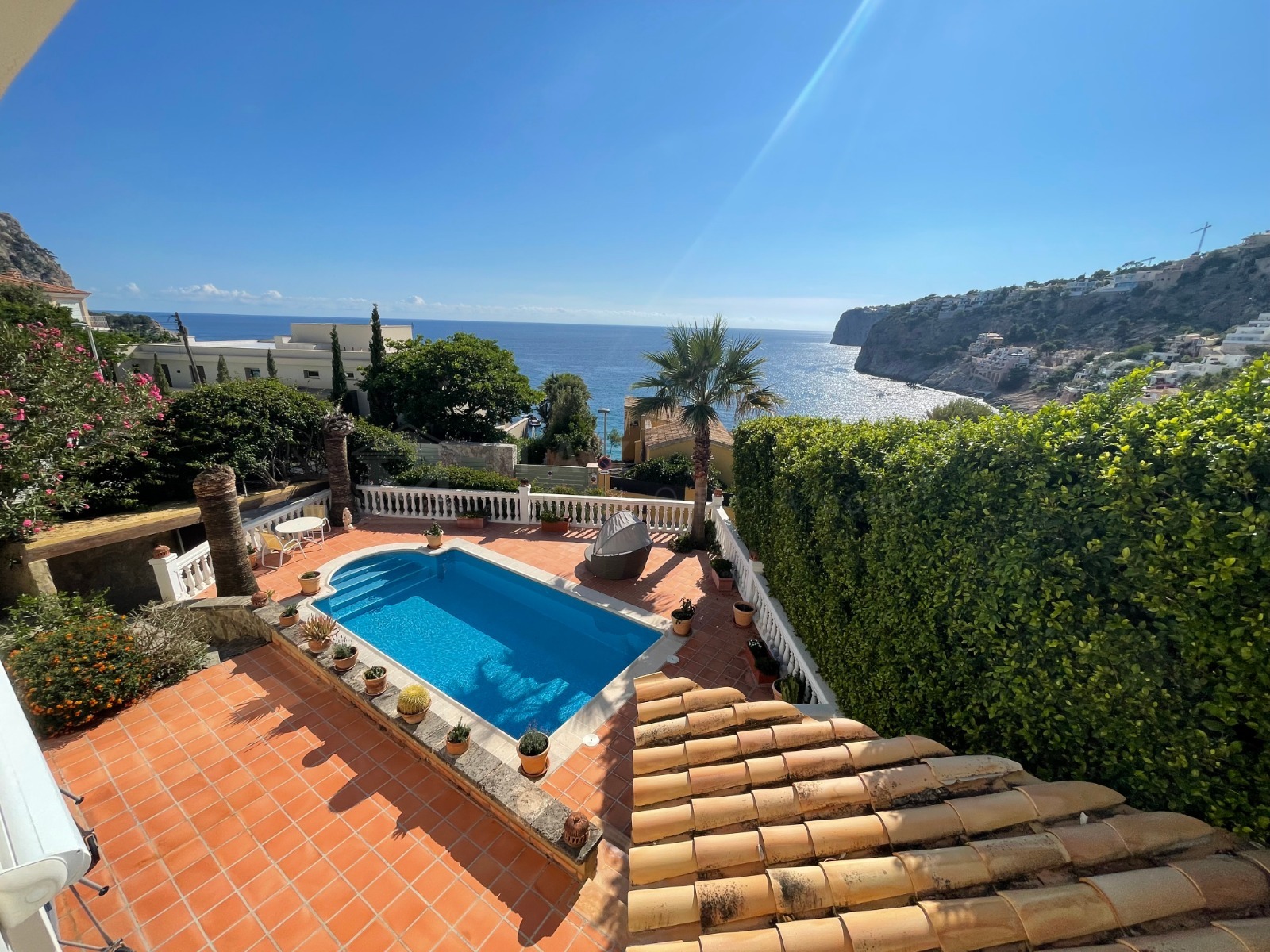 Villa near Beach Club Gran Folies—second line from the sea, featuring a guest house and 4 bedrooms—ready for you to renovate and enjoy in 2027! – Photo 3