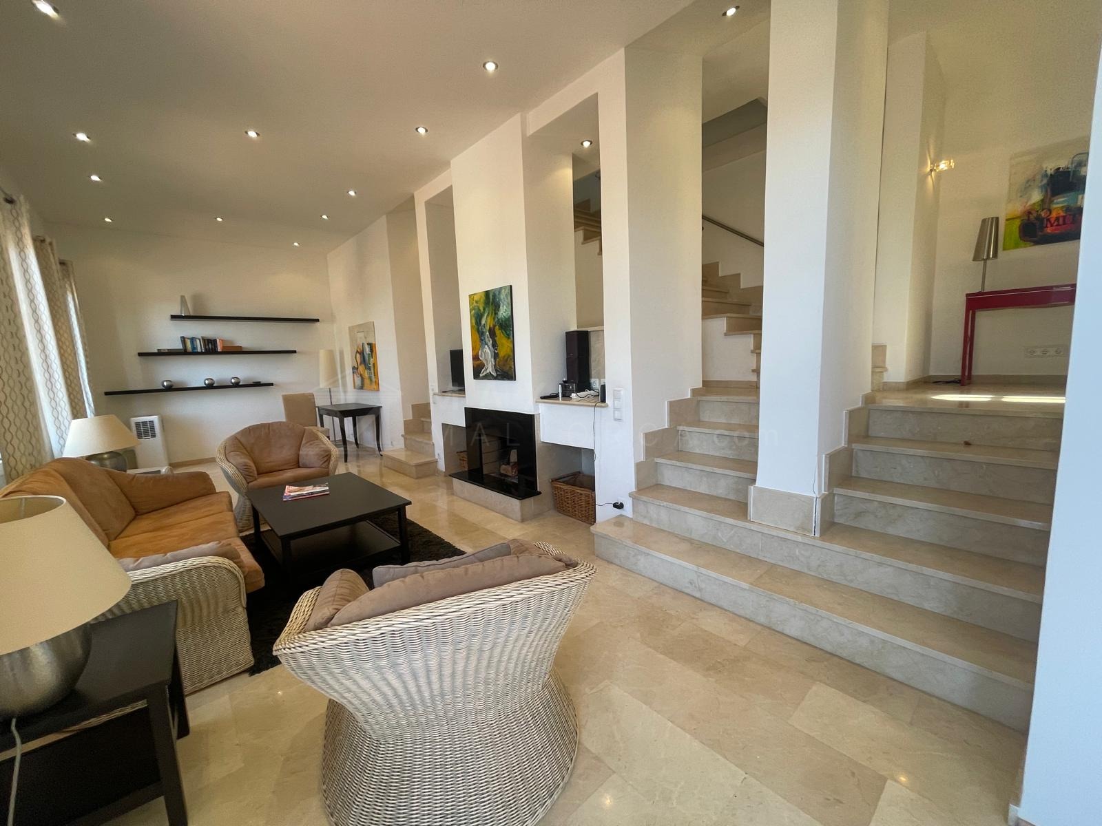 Villa near Beach Club Gran Folies—second line from the sea, featuring a guest house and 4 bedrooms—ready for you to renovate and enjoy in 2027! – Photo 10