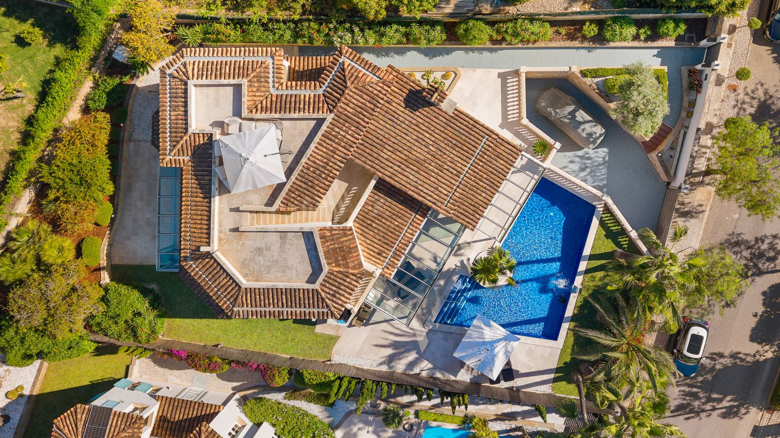 Hochwertig modernisierte Longevity-Villa in sehr ruhiger A-A-A Lage von Santa Ponsa – Jetzt bezugsfertig 4 Schlafzimmer - 3 Bäder. Stilvoll, geschmackvoll & sehr hochwertig modernisert! – Photo 1