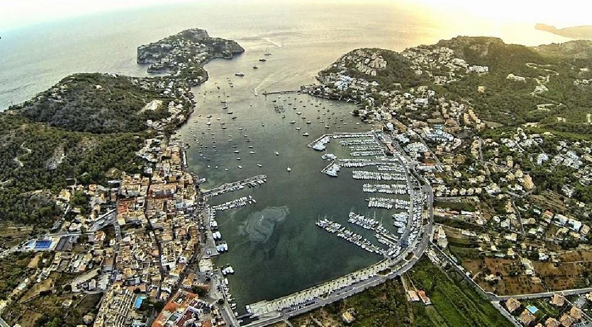 Modern OFFICE in the  Port  of Andratx 50 Meters from the Waterfront and Sunset- – Photo 1