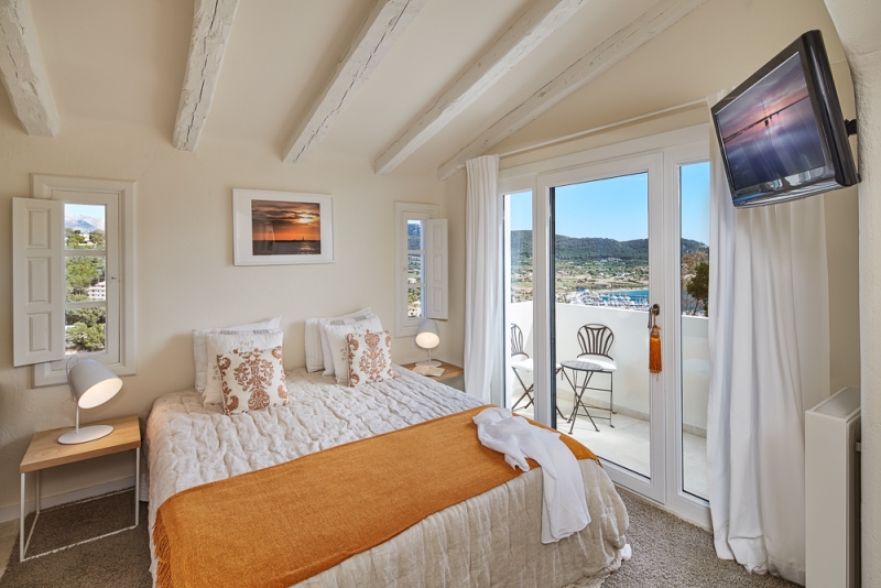 Modern und aufwendig sanierte Villa im Zentrum von Puerto Andratx über dem Yachthafen. – Foto 3