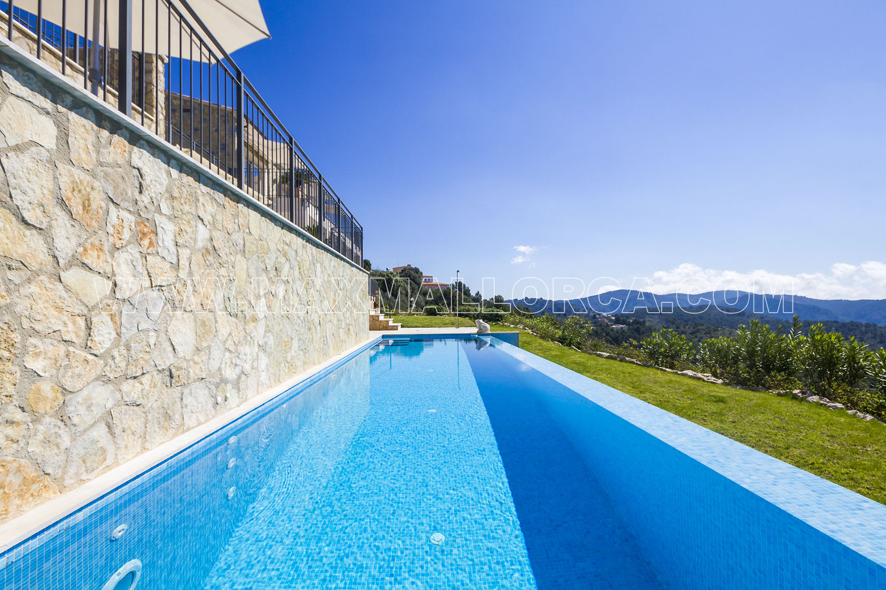 VERKAUFT!!! Finca-Villa mit Königsblick über Mallorca modern & klassisch Nähe Puerto Portals & Palma – Foto 3