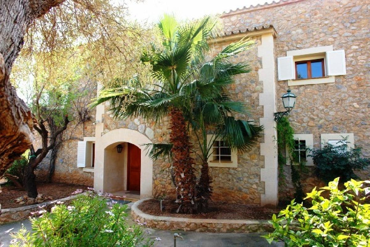 Moderne Finca Andratx Mallorca zu verkaufen: Naturstein-Finca im Tal von Puerto Andratx – Foto 1