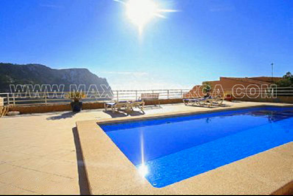 Moderne Mallorca Wohn-Etage in Puerto Andratx mit Meerblick auf die Cala Llamp Beach Club – Foto 1