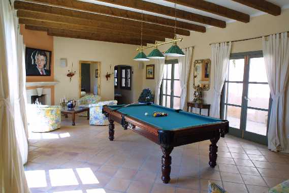 Villa mit 4 Gästehäusern & Kirche!!! – Foto 5