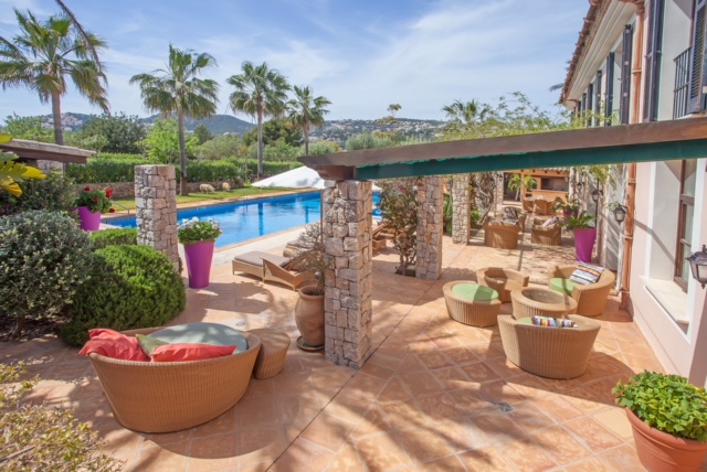 Liebevolle Finca Villa im Zentrum von Port Andratx mit 13.495 m2 Land und wunderbaren 633 m2 Lebens- – Foto 2