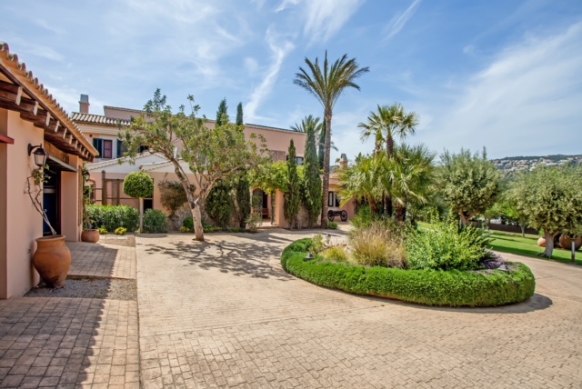 Liebevolle Finca Villa im Zentrum von Port Andratx mit 13.495 m2 Land und wunderbaren 633 m2 Lebens- – Foto 5
