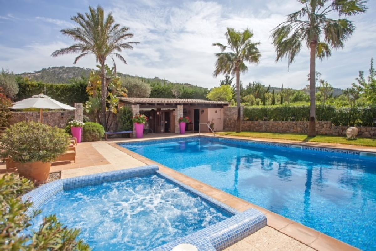 Liebevolle Finca Villa im Zentrum von Port Andratx mit 13.495 m2 Land und wunderbaren 633 m2 Lebens- – Foto 1